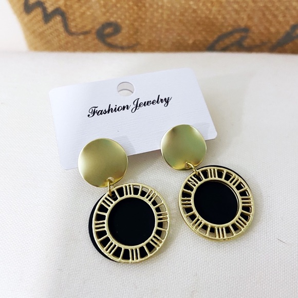 Boutique Jewelry - 🎀 NEW • Gold & Black Round Geometric Earrings
